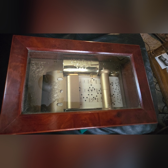 Mr Christmas vintage paper roll music box player 10"x6"x8" plays several songs - Picture 2 of 11